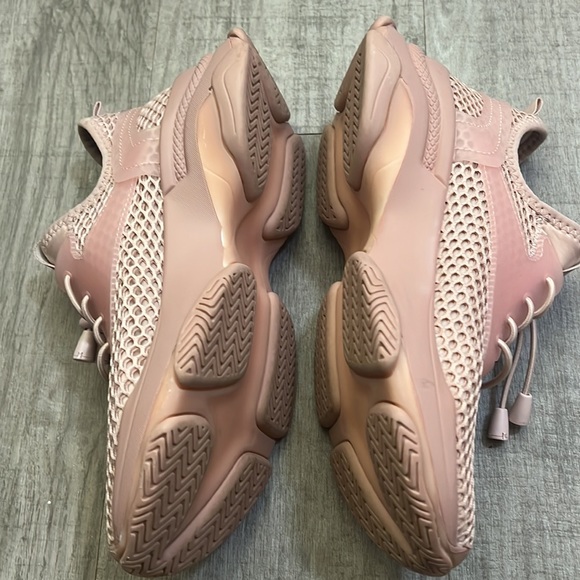 Steve Madden Milo blush pink sneakers - Picture 3 of 12